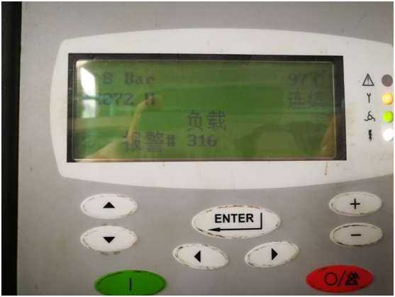 由于油品問題導(dǎo)致油氣分離器壓差高，空壓機(jī)潤滑油結(jié)膠，油濾堵塞，機(jī)器高溫報(bào)警(圖2)