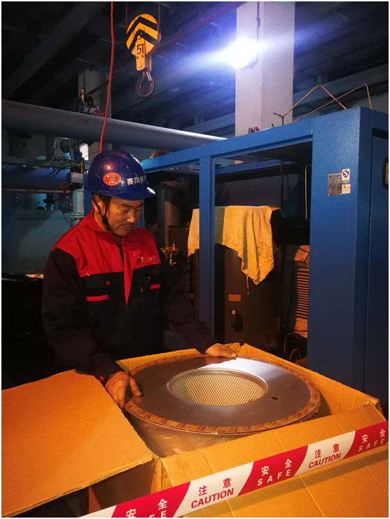 油氣分離器使用過(guò)程中因壓差過(guò)高被擊穿，造成跑油，油分配料不匹配造成壓差過(guò)高(圖3)